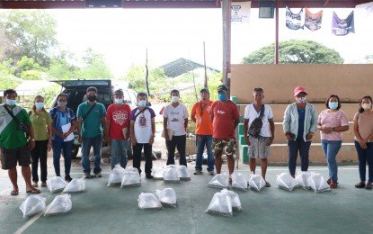 BFAR distributes tilapia fingerlings to IPs in&nbsp;Zambales