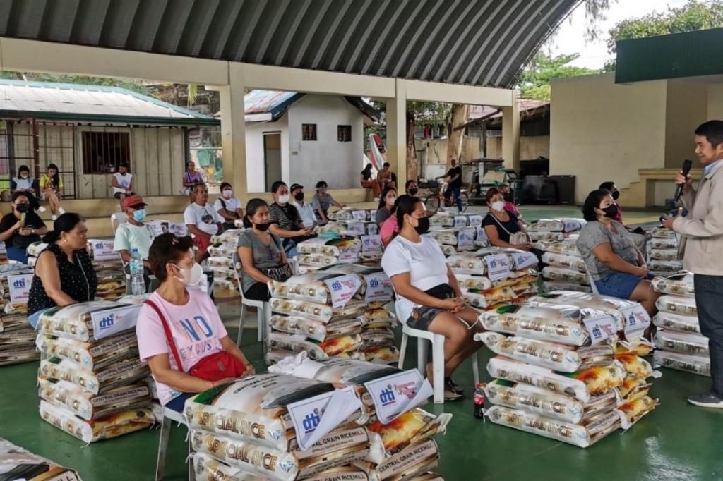 588 micro enterprise sa Zambales, tumanggap ng livelihood kit mula sa&nbsp;DTI