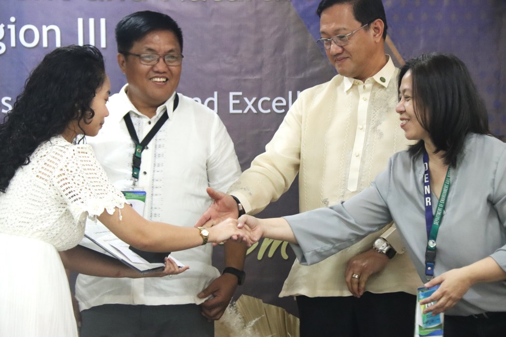 𝐃𝐄𝐍𝐑 𝐥𝐚𝐮𝐝𝐬 𝐞𝐱𝐞𝐦𝐩𝐥𝐚𝐫𝐲&nbsp;𝐰𝐨𝐫𝐤𝐞𝐫𝐬