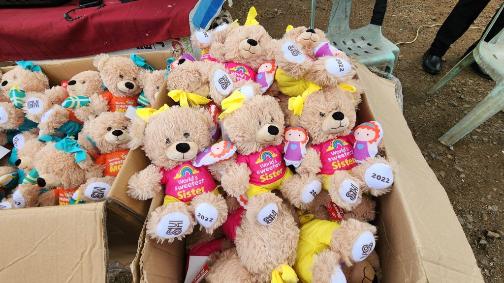 AETA KIDS RECEIVE SM BEARS OF&nbsp;JOY