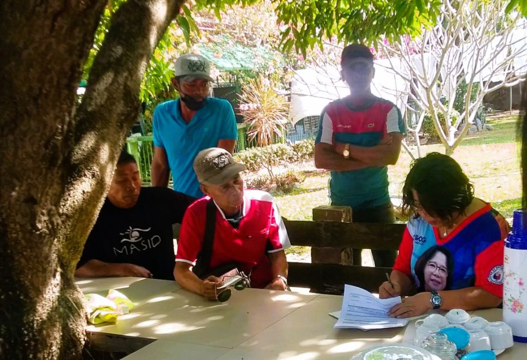 Masinloc payao fishers get P150k assistance from ‘Nanay&nbsp;Bing’