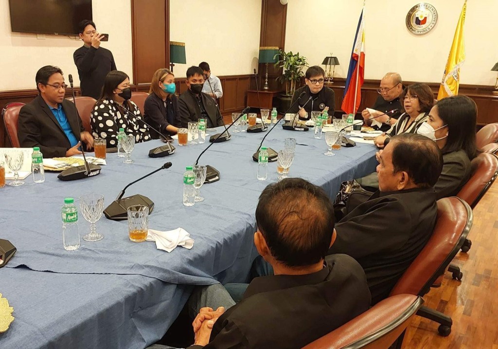 Zambales officials broker province-wide power rates&nbsp;cut