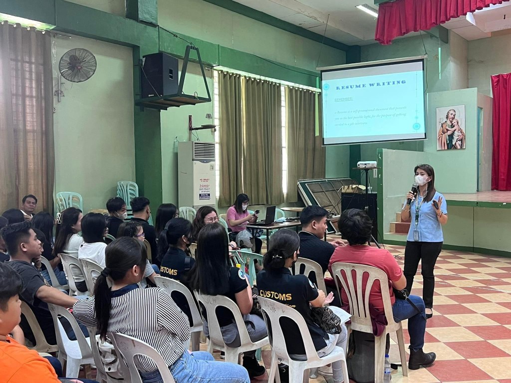 DOLE holds labor education seminar to graduating students in&nbsp;Gapo