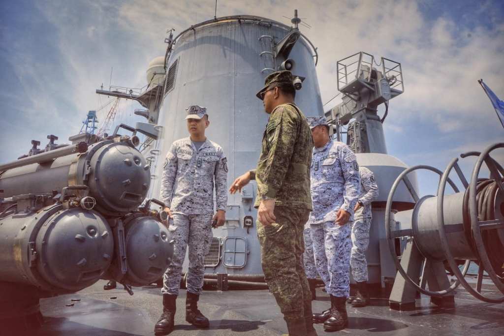 AFP Chief of Staff inspects PN ships in&nbsp;Subic