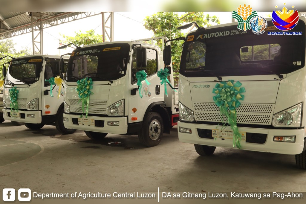 Organic Agriculture Program, namahagi ng hauling&nbsp;trucks