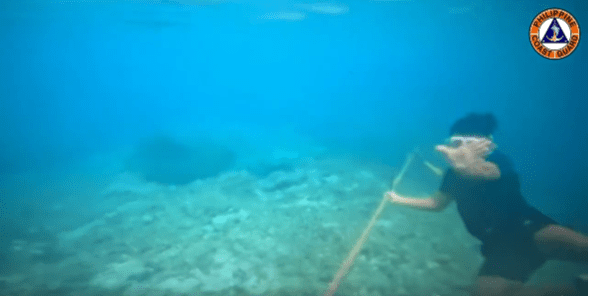 PCG removes hazardous floating barrier in Bajo de Masinloc in compliance with presidential&nbsp;instruction