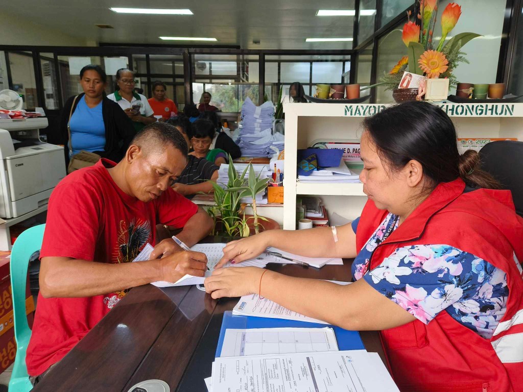 DSWD nagbigay ng tulong sa mga biktima ng insidente malapit sa Bajo de&nbsp;Masinloc