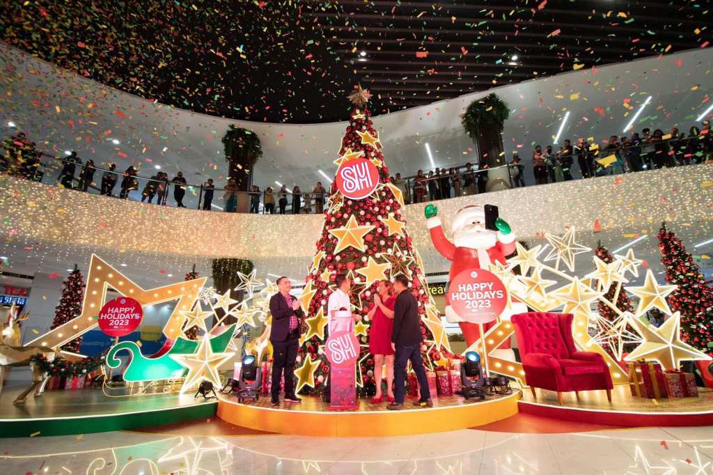 SM CITY OLONGAPO CENTRAL LIGHTS UP CHRISTMAS&nbsp;CENTERPIECE