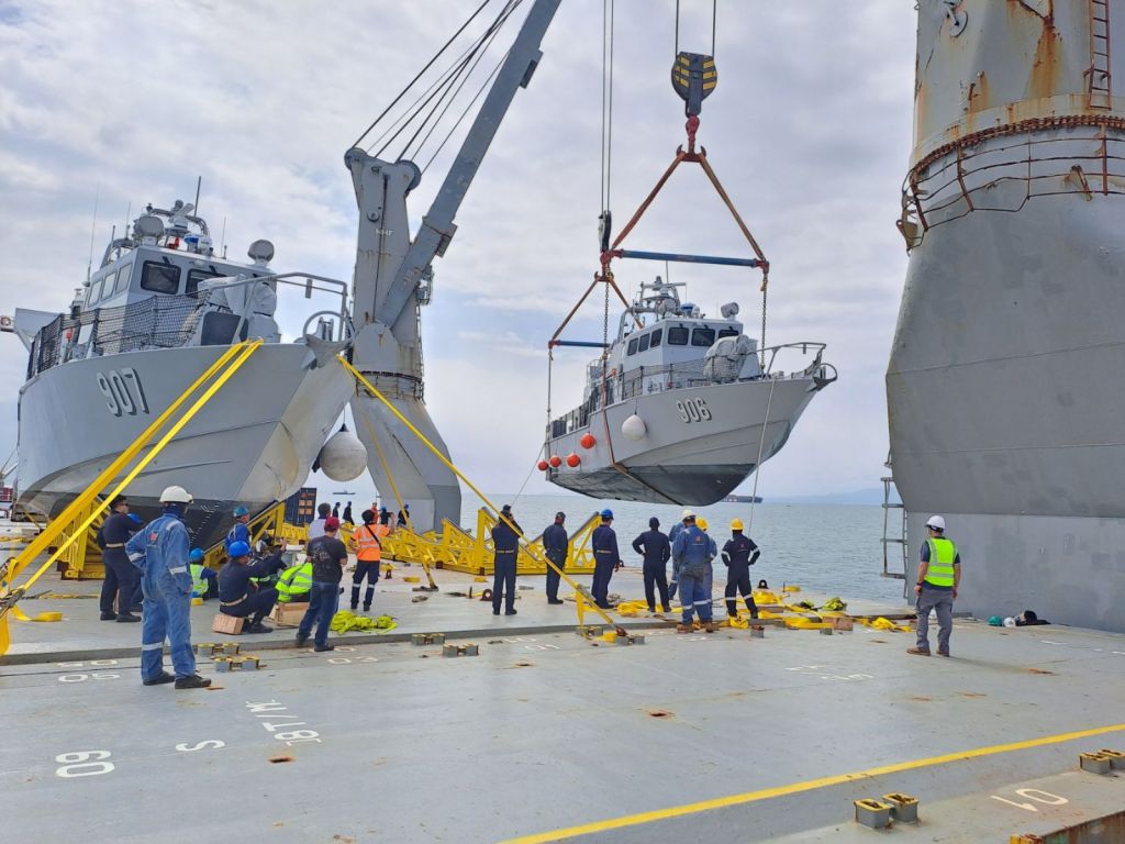 Navy’s 5th, 6th FAIC platforms arrive in&nbsp;PH