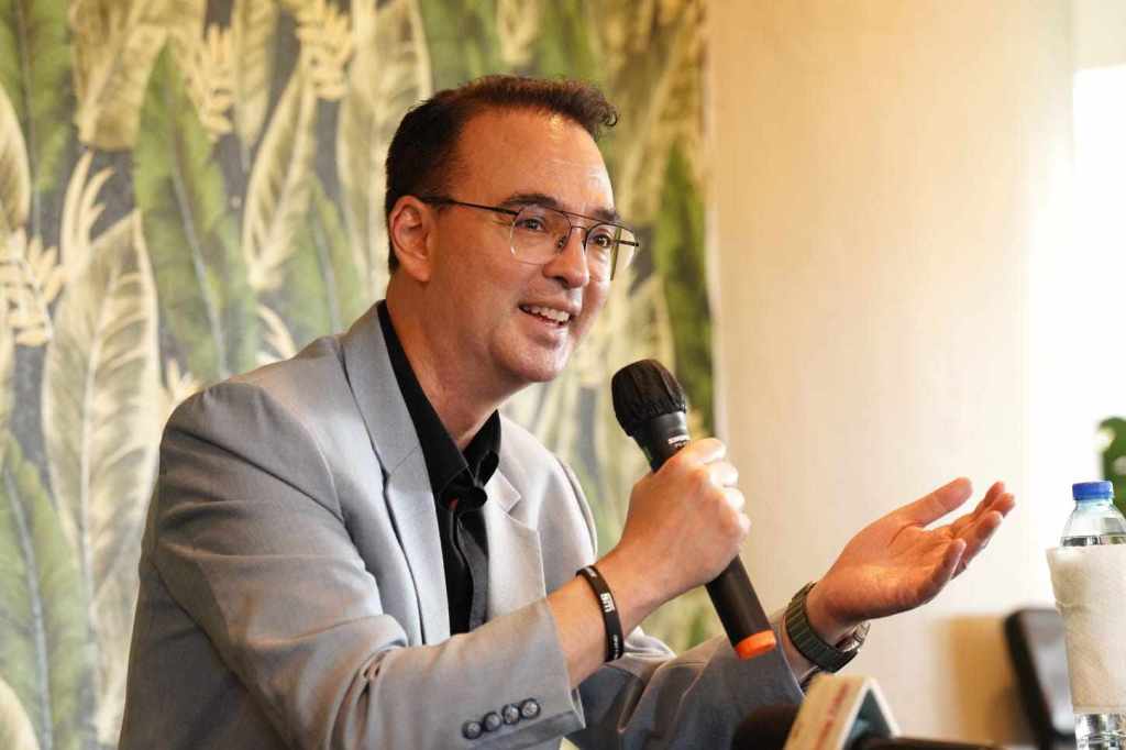 Cayetano, hinikayat ang mga guro na turuan ng wastong asal ang mga&nbsp;mag-aaral