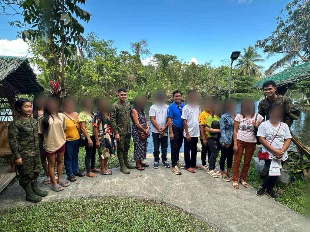Army, San Luis LGU grant livelihood aid to people’s organization in&nbsp;Aurora