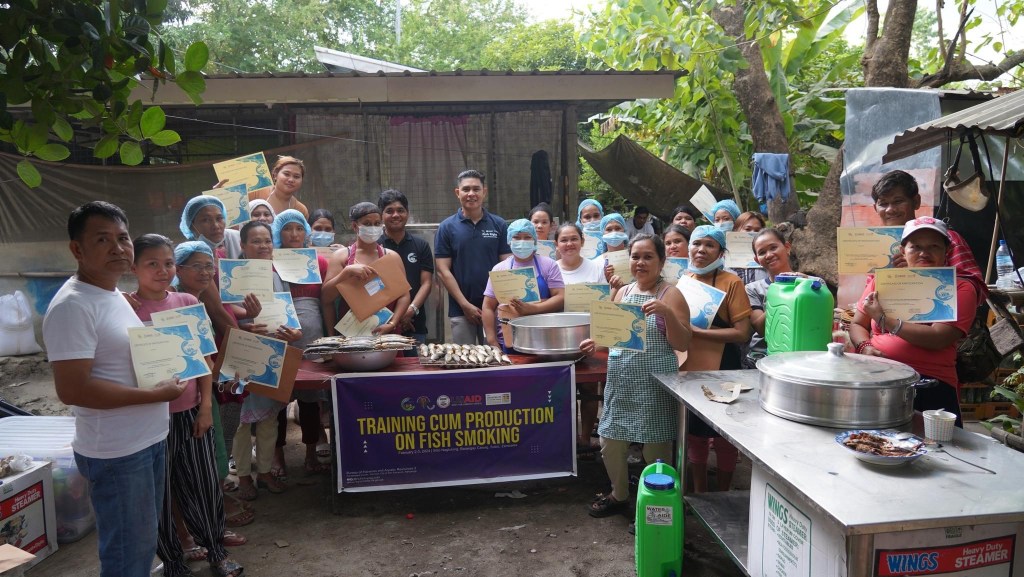 Coastal community in Subic learns how to smoke&nbsp;fish