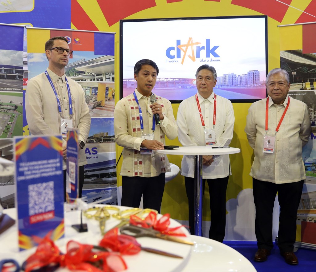 Clark lures aviation investments at the Singapore Airshow Changi Exhibition&nbsp;Centre