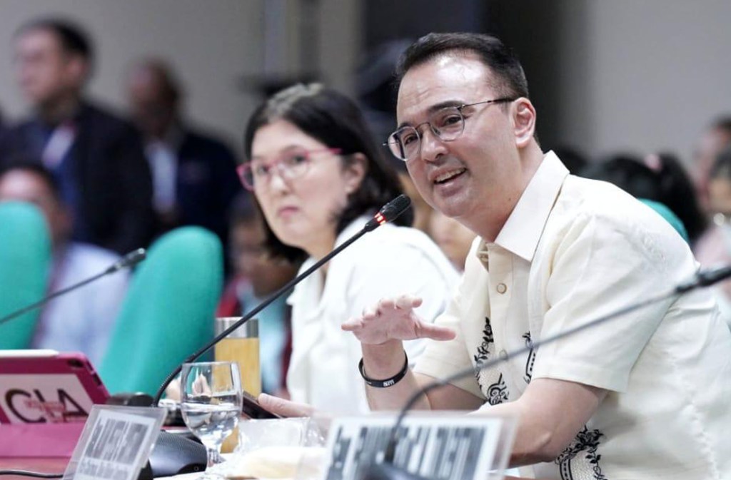 Cayetano, binatikos ang ‘balanced approach’ ng gobyerno sa paghihigpit ng industriya ng&nbsp;tabako