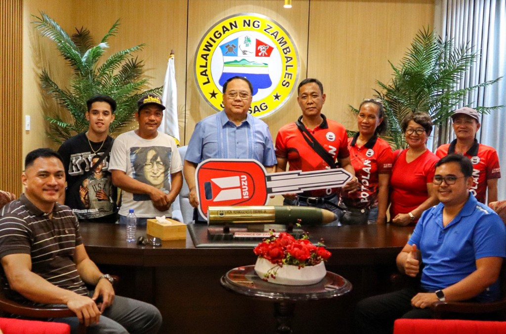Zambales barangays welcome delivery of new service vehicles