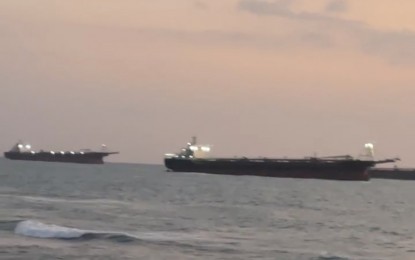 Estrada seeks probe into Chinese ships dredging in&nbsp;Zambales