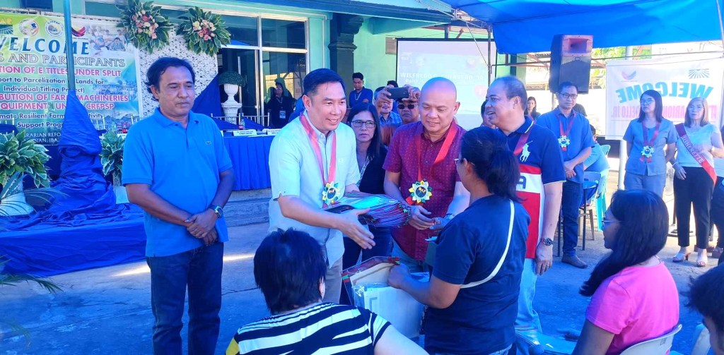 DAR namahagi ng computerized titles para sa mga&nbsp;magsasaka