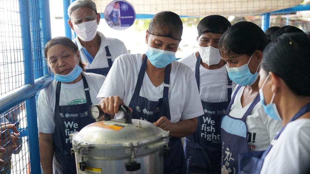 BFAR trains Olongapo fisherfolk in making Spanish style&nbsp;galunggong