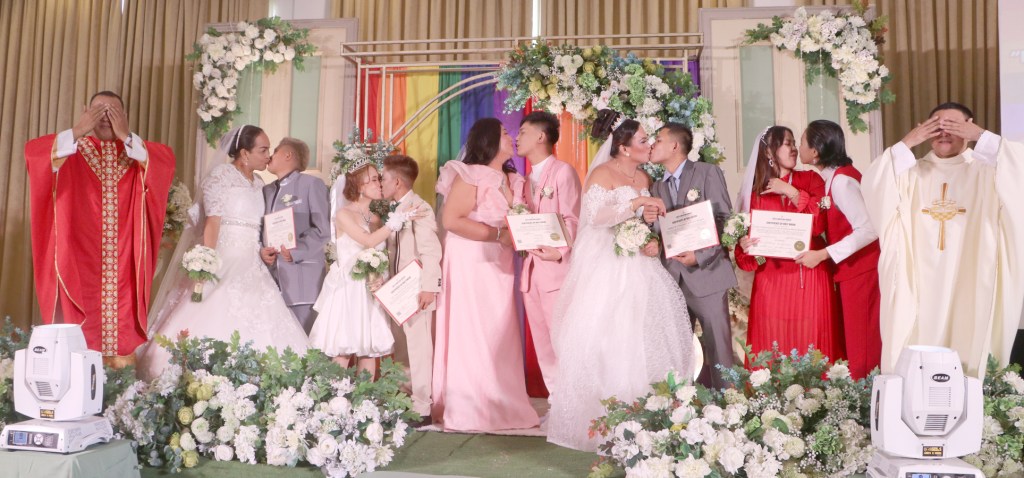 Mass commitment ceremony in Subic&nbsp;Freeport