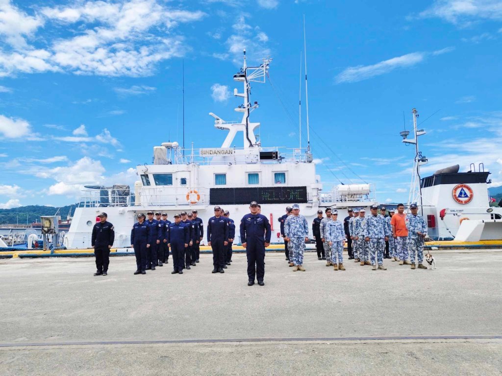 PCG Commandant lauds Coast Guardians who rescued injured&nbsp;fishermen