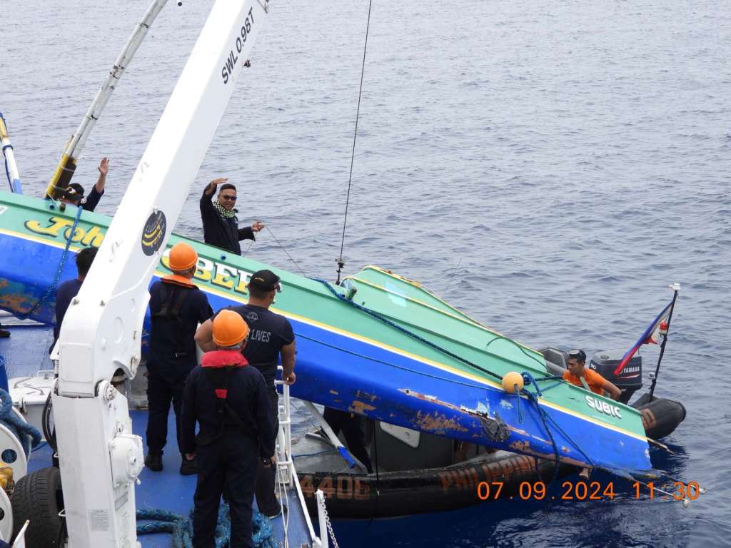 PCG searches for a missing Subic fisherman after boat hit by unidentified&nbsp;ship