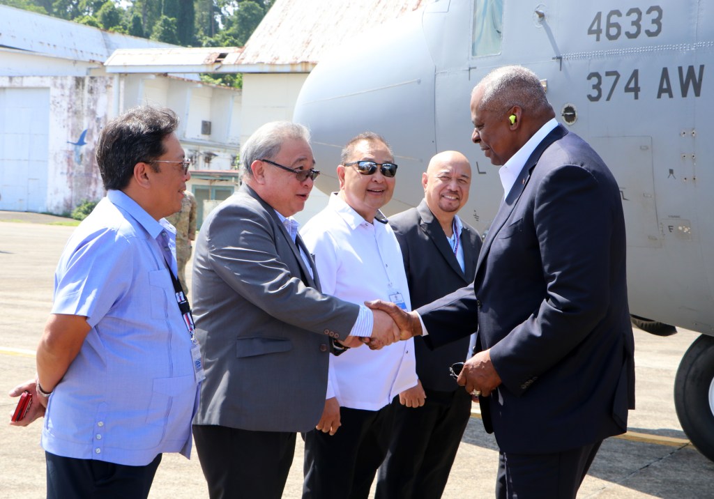 US Defense Secretary in Subic&nbsp;Bay