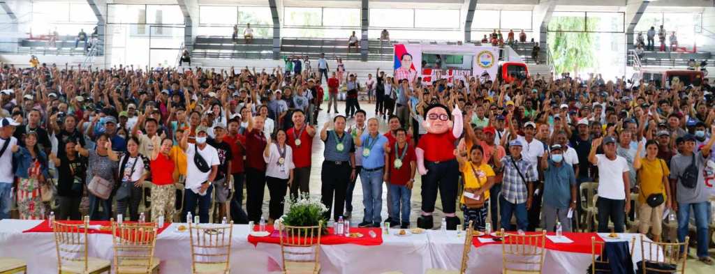 Gov. Ebdane distributes P10-M cash assistance to farmers,&nbsp;fishers