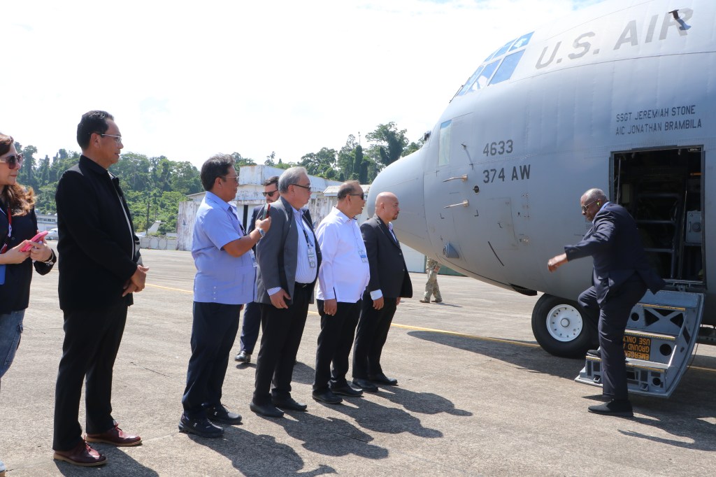 US Defense Sec binisita ang dating Hanjin&nbsp;shipyard