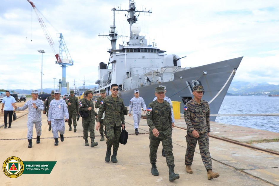 Army Chief visits Philippine Fleet headquarters in&nbsp;Subic