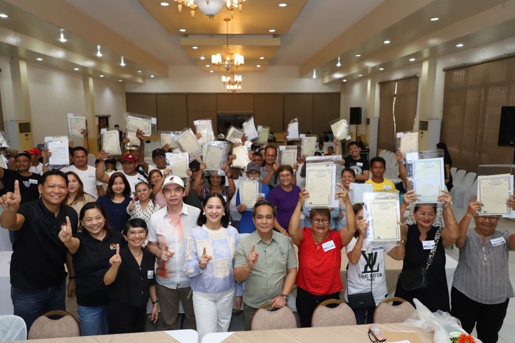 BCDA distributes titles to project-affected landowners in&nbsp;Pampanga