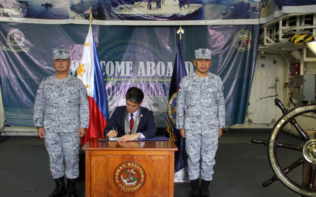 Japanese envoy visits Philippine Fleet&nbsp;base