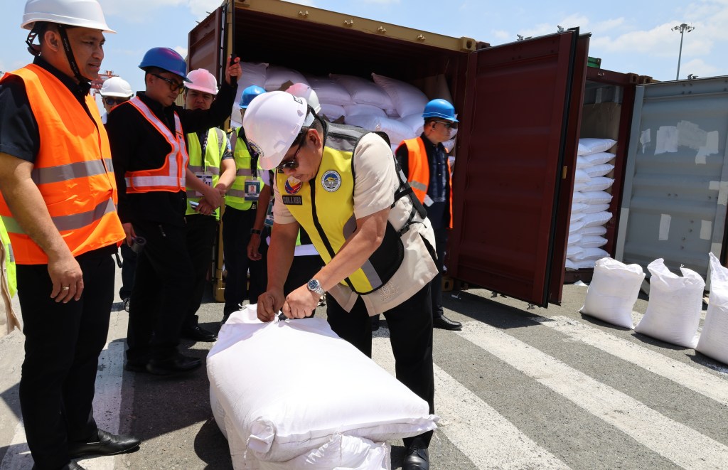 BOC Commissioner inspects seized PhP28.7M worth of misdeclared sugar at Port of&nbsp;Subic