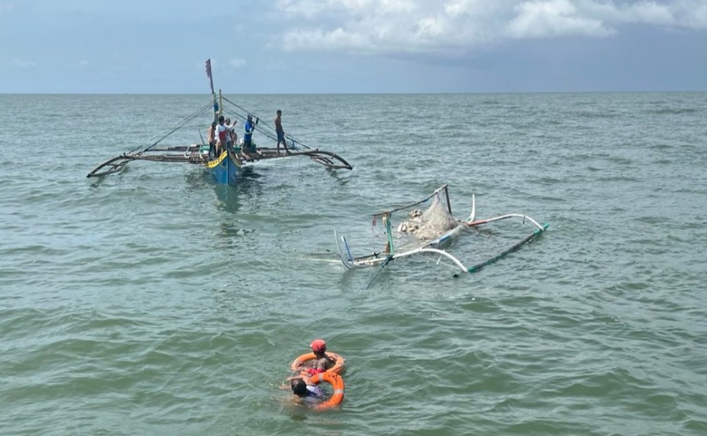 Dalawang nawawalang mangingisda nasagip ng&nbsp;PCG