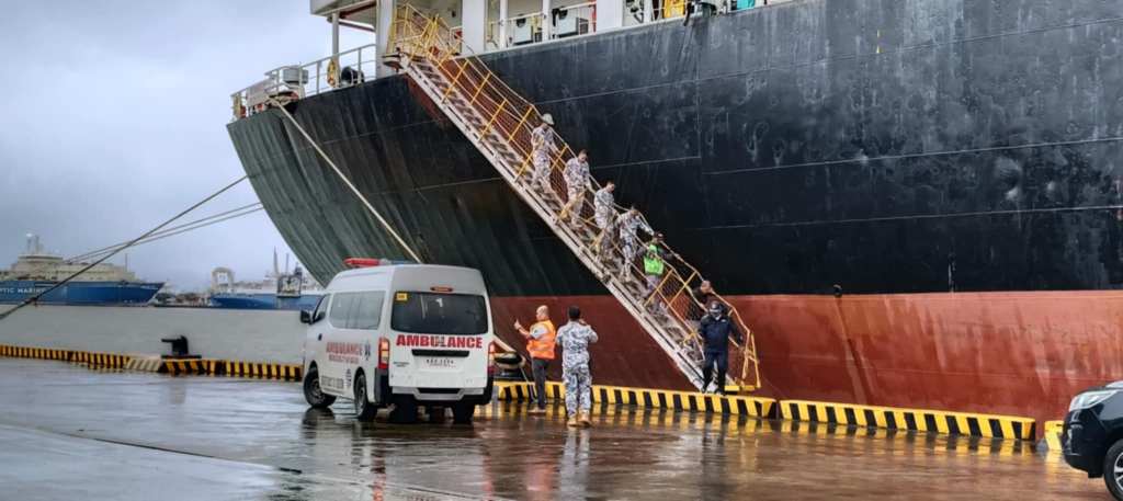 Nawawalang mangingisda, naligtas ng dumaraan na cargo&nbsp;ship