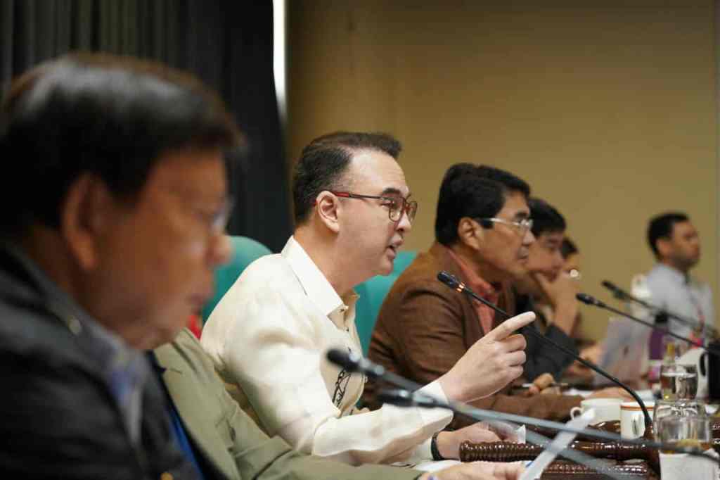 Cayetano, binanatan ang BSP sa pagkaantala ng pagtanggal ng gambling site links sa&nbsp;e-wallets