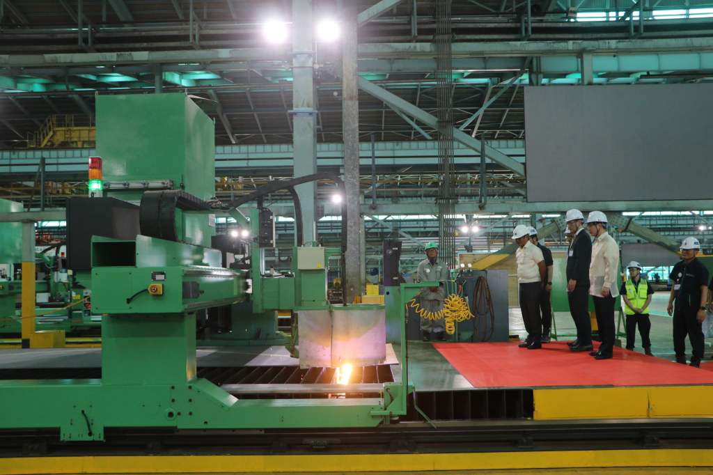 PBBM dumalo sa steel cutting ceremony ng Hyundai Shipyard sa Subic&nbsp;Freeport