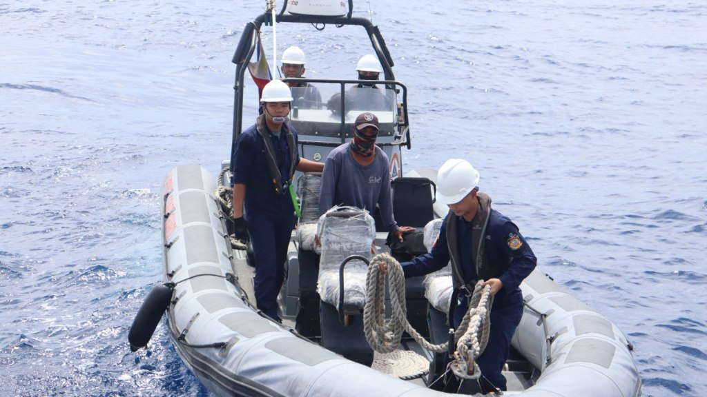 PCG helps ailing fisherman off Bajo De&nbsp;Masinloc