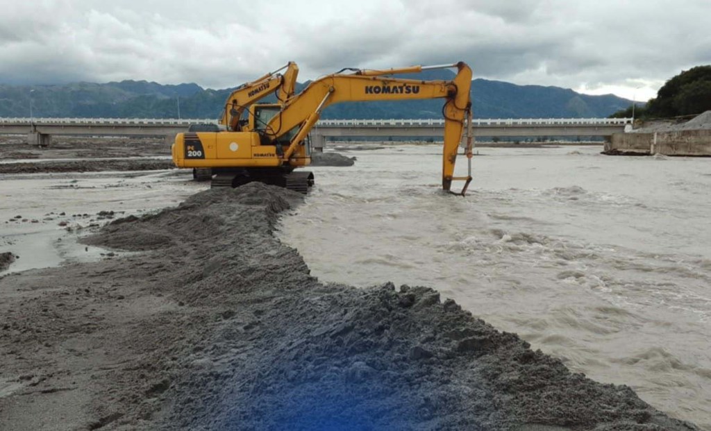 Pagkilos sa harap ni&nbsp;Opong