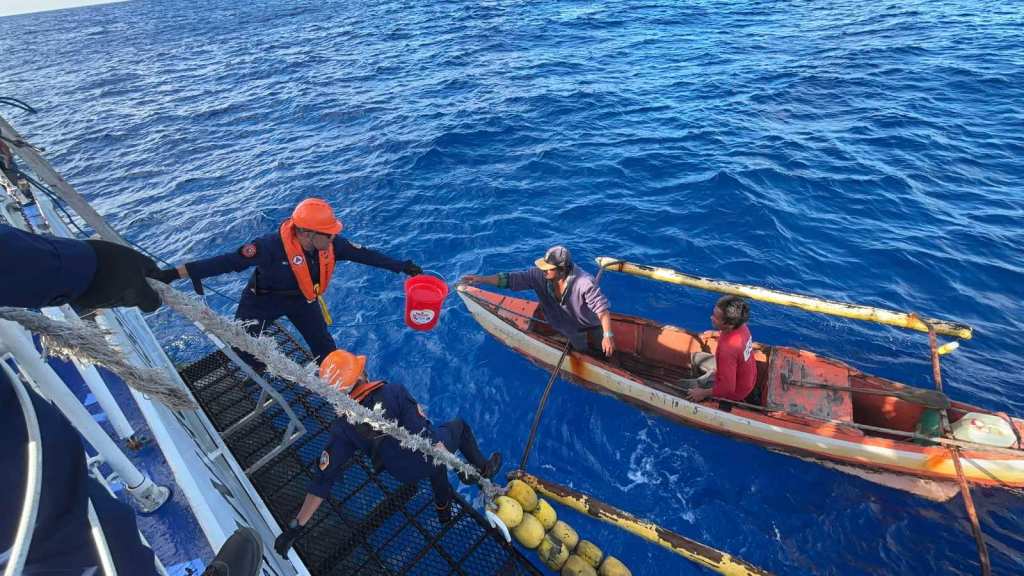 LOOK: PCG DISTRIBUTES RELIEF GOODS TO FISHERMEN IN BAJO DE&nbsp;MASINLOC