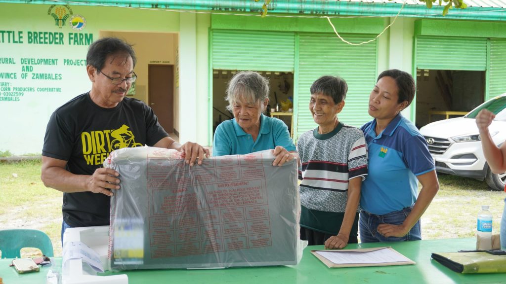 DAR Zambales distributes IEC equipment to agrarian reform&nbsp;beneficiaries