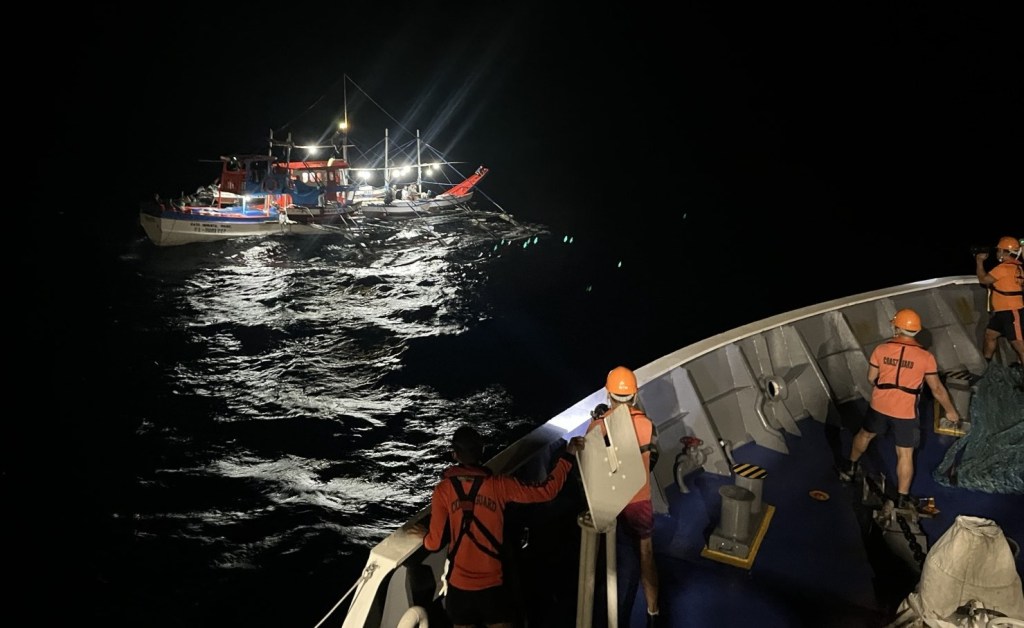 PCG rescues 12 stranded&nbsp;fishermen