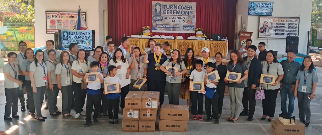 Learning Tablets ipinamahagi sa mga mag-aaral sa Gapo