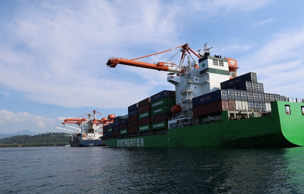 Suspensyon ng port fees at toll para sa transportasyon ng pangunahing bilihin iminungkahi ng&nbsp;DTI