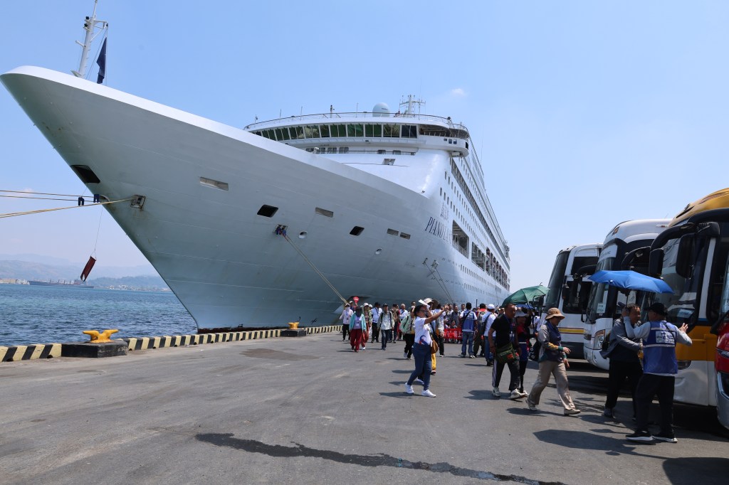 MS Piano Land Returns to Subic, Brings Over 1,000 Tourists on Second&nbsp;Visit