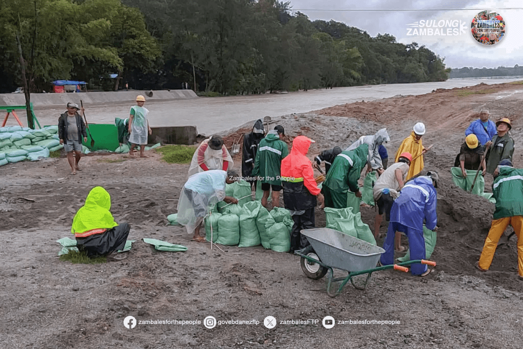 PDRRMO-Zambales Naghatid ng Relief Pack sa mga Residente ng Sta. Fe