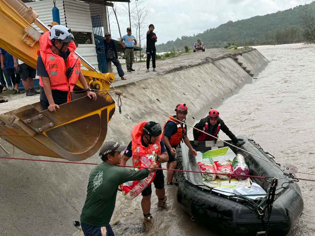 Improvised supply line set up to deliver relief goods to isolated village in San&nbsp;Marcelino