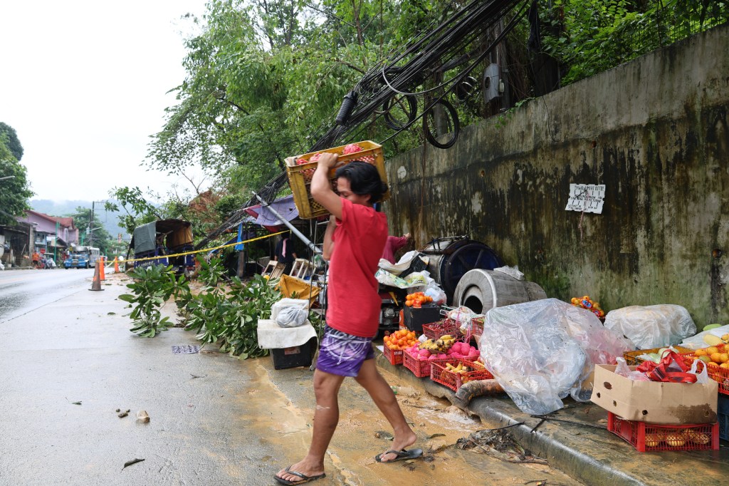 ILANG LANDSLIDE AT PAGGUHO NG SLOPE PROTECTION, NAITALA SA&nbsp;OLONGAPO