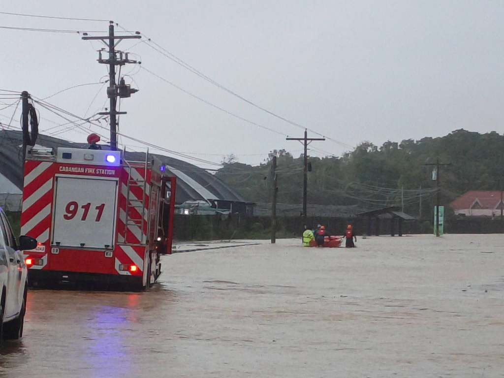 Rescue, evacuation operations nagpapatuloy sa mga binahang lugar sa&nbsp;Zambales