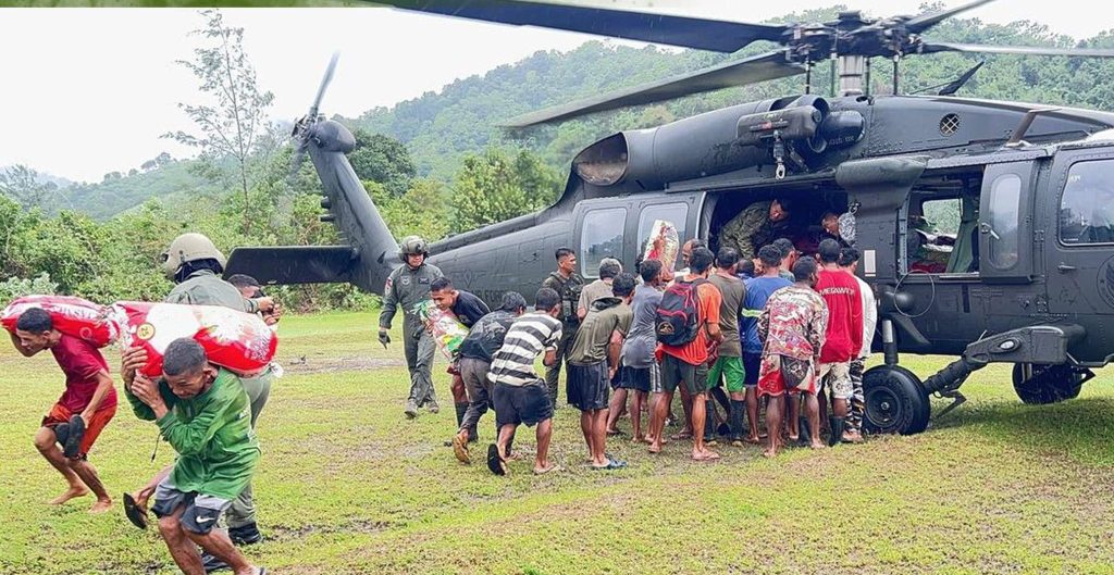 69th Infantry Battalion, Nakiisa sa Airlift ng Relief Goods sa Isolated Barangay sa&nbsp;Botolan