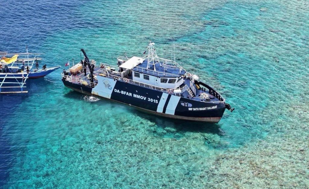 PCG refloats BFAR vessel at Hasa-Hasa&nbsp;Shoal
